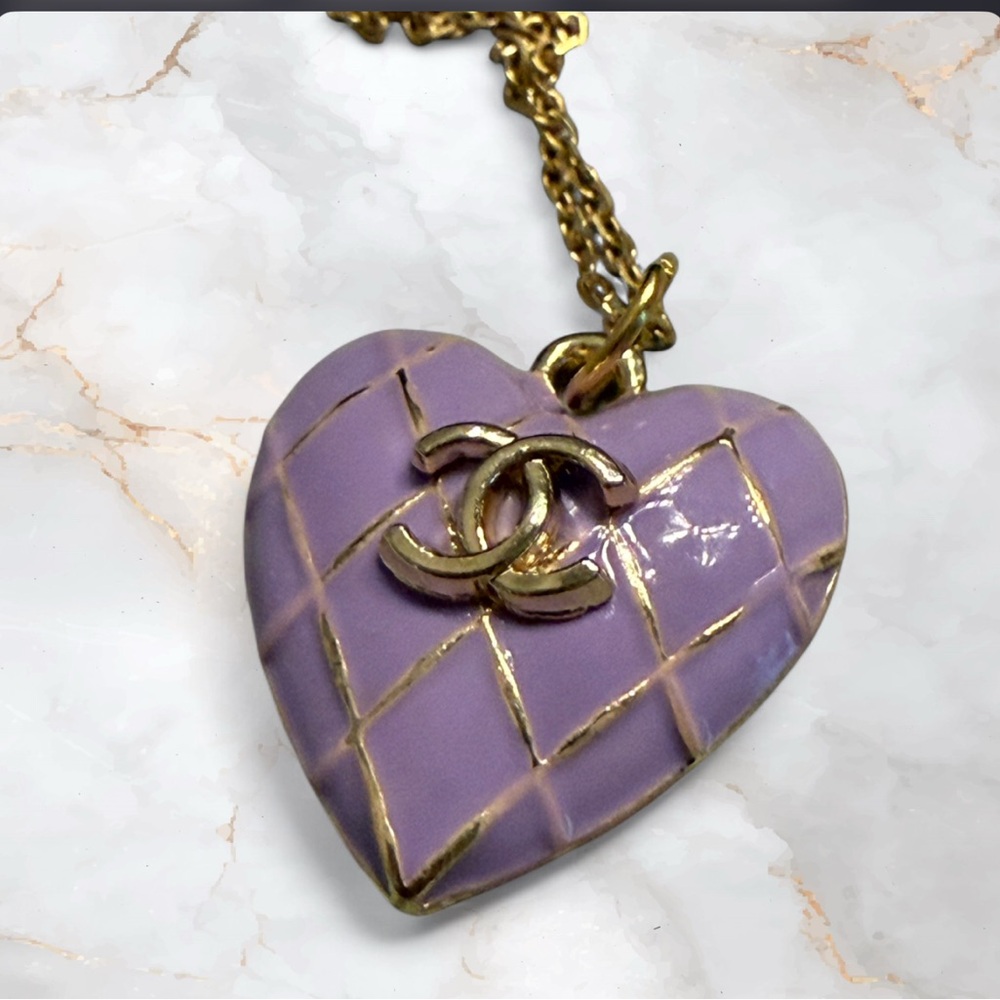 Lavender cc Quilted Lavender Enamel Heart Necklace Gold Tone • Pla Read
